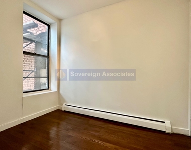 386 Manhattan Avenue - Photo Thumbnail 2