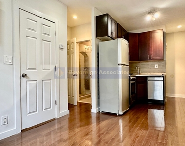 386 Manhattan Avenue - Photo Thumbnail 1