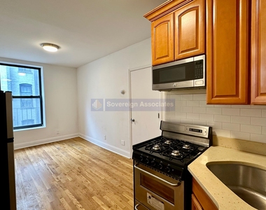 386 Manhattan Avenue - Photo Thumbnail 1
