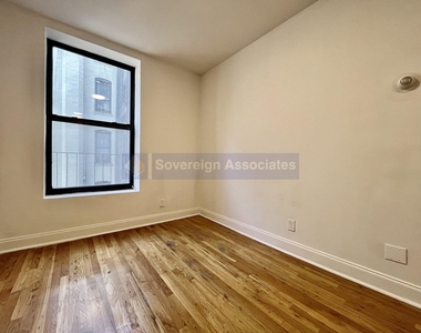 386 Manhattan Avenue - Photo Thumbnail 4