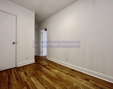 386 Manhattan Avenue - Photo Thumbnail 2