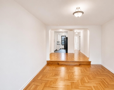 700 Fort Washington Avenue - Photo Thumbnail 2