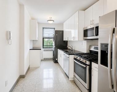 700 Fort Washington Avenue - Photo Thumbnail 6