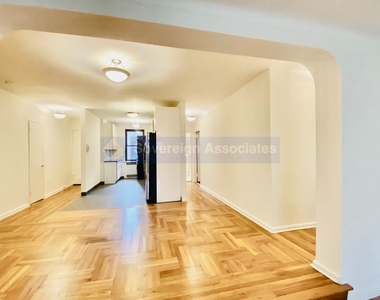 700 Fort Washington Avenue - Photo Thumbnail 2