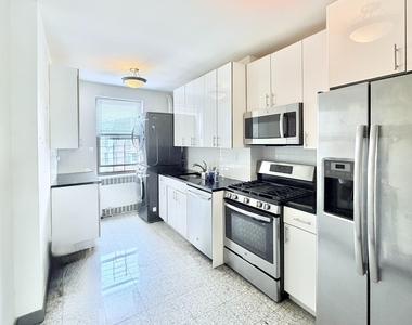 700 Fort Washington Avenue - Photo Thumbnail 8