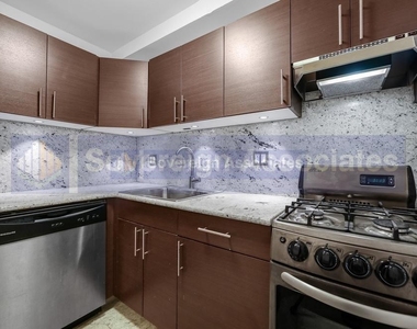 425 East 80th Street - Photo Thumbnail 3