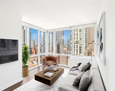5th Ave - Photo Thumbnail 1
