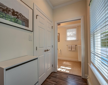 7 Nathan Hale Drive - Photo Thumbnail 10