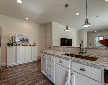 7 Nathan Hale Drive - Photo Thumbnail 9