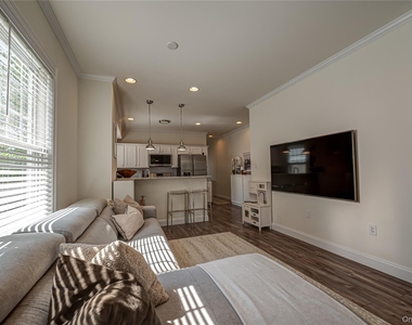 7 Nathan Hale Drive - Photo Thumbnail 5