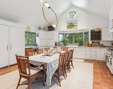 20 Quogue Street - Photo Thumbnail 2