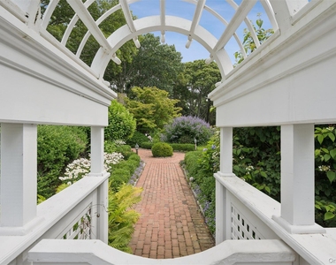 20 Quogue Street - Photo Thumbnail 33