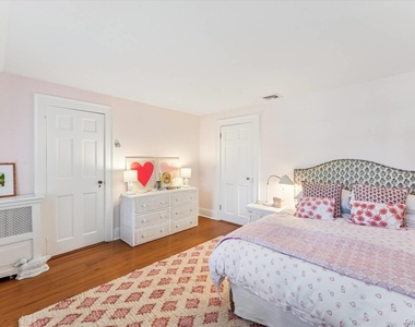 20 Quogue Street - Photo Thumbnail 15