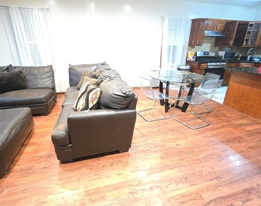 188-25 Mangin Avenue - Photo Thumbnail 2