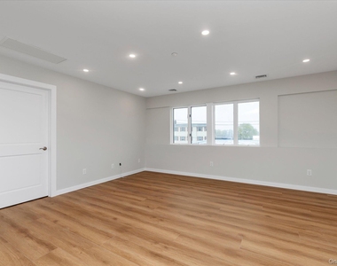 62 South Street - Photo Thumbnail 3
