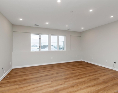 62 South Street - Photo Thumbnail 2