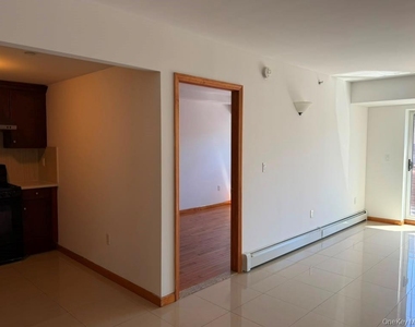 35-19 Leavitt Street - Photo Thumbnail 5