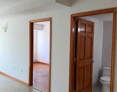 35-19 Leavitt Street - Photo Thumbnail 2
