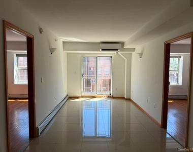 35-19 Leavitt Street - Photo Thumbnail 1