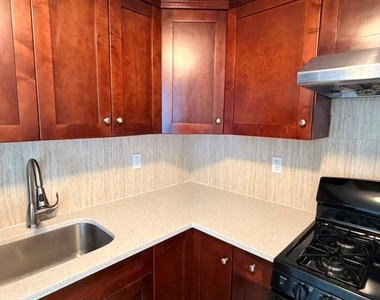 35-19 Leavitt Street - Photo Thumbnail 8