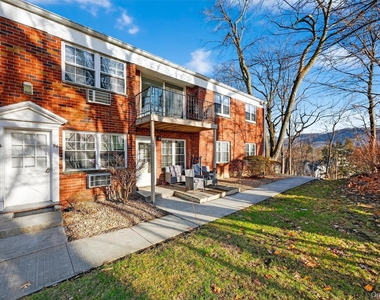 4 Colonial Road - Photo Thumbnail 6
