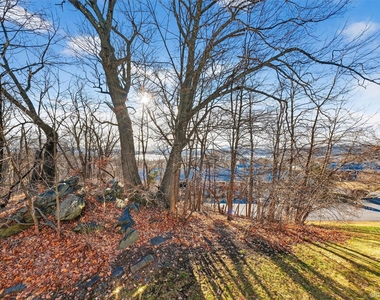 4 Colonial Road - Photo Thumbnail 15