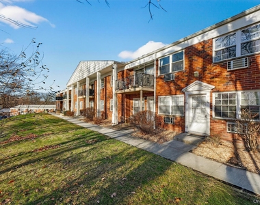 4 Colonial Road - Photo Thumbnail 5