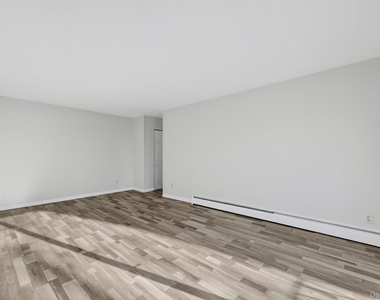 4 Colonial Road - Photo Thumbnail 7