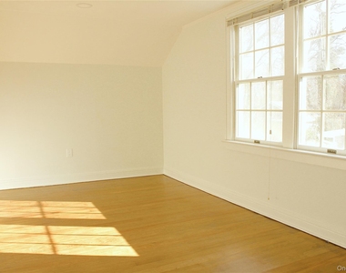 66 Scudder Place - Photo Thumbnail 5