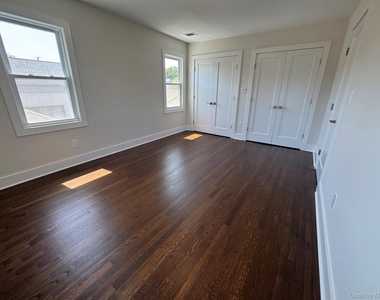482 Fourth Avenue - Photo Thumbnail 3