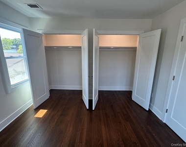 482 Fourth Avenue - Photo Thumbnail 4