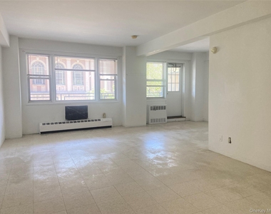 89-15 Parsons Boulevard - Photo Thumbnail 2