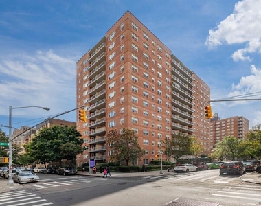 89-15 Parsons Boulevard - Photo Thumbnail 8