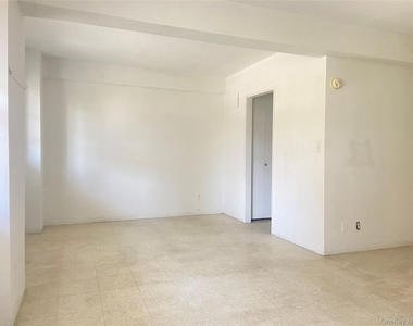 89-15 Parsons Boulevard - Photo Thumbnail 3