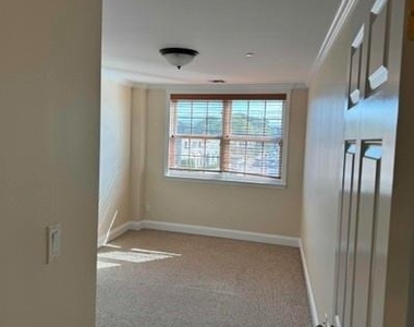 14 Willis Ave - Photo Thumbnail 4
