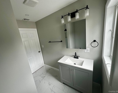 21 Batavia Place - Photo Thumbnail 14