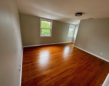 21 Batavia Place - Photo Thumbnail 19