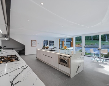369 E Shore Road - Photo Thumbnail 12
