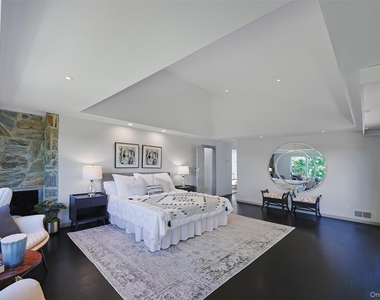 369 E Shore Road - Photo Thumbnail 15