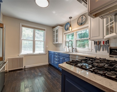 24 Soundview Road - Photo Thumbnail 3