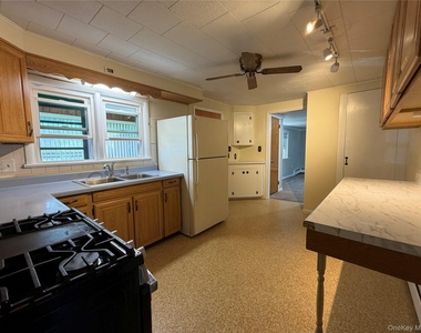 1390 Kings Highway - Photo Thumbnail 6