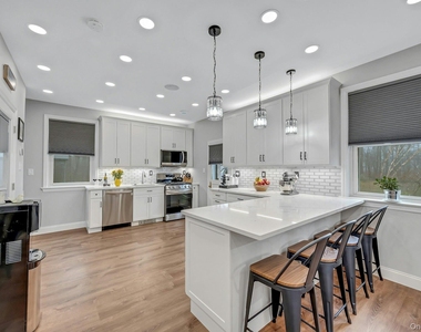 32 Glendale Avenue - Photo Thumbnail 3