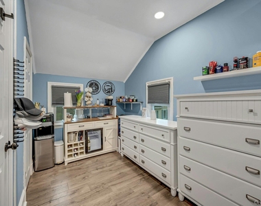 32 Glendale Avenue - Photo Thumbnail 9