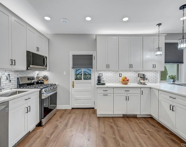 32 Glendale Avenue - Photo Thumbnail 4