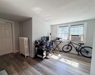 1143 E Main Street - Photo Thumbnail 4