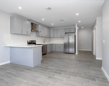 126 Innis Avenue - Photo Thumbnail 2