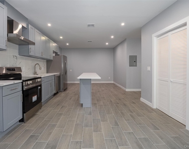 126 Innis Avenue - Photo Thumbnail 3