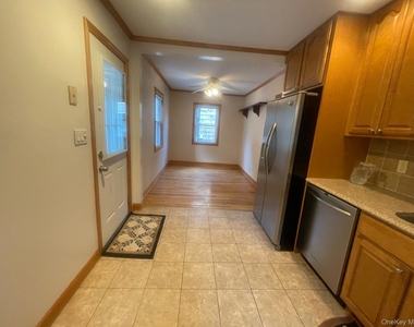 1760 Slocum Street - Photo Thumbnail 2