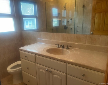 1760 Slocum Street - Photo Thumbnail 5