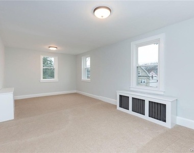 167 Brook Street - Photo Thumbnail 8